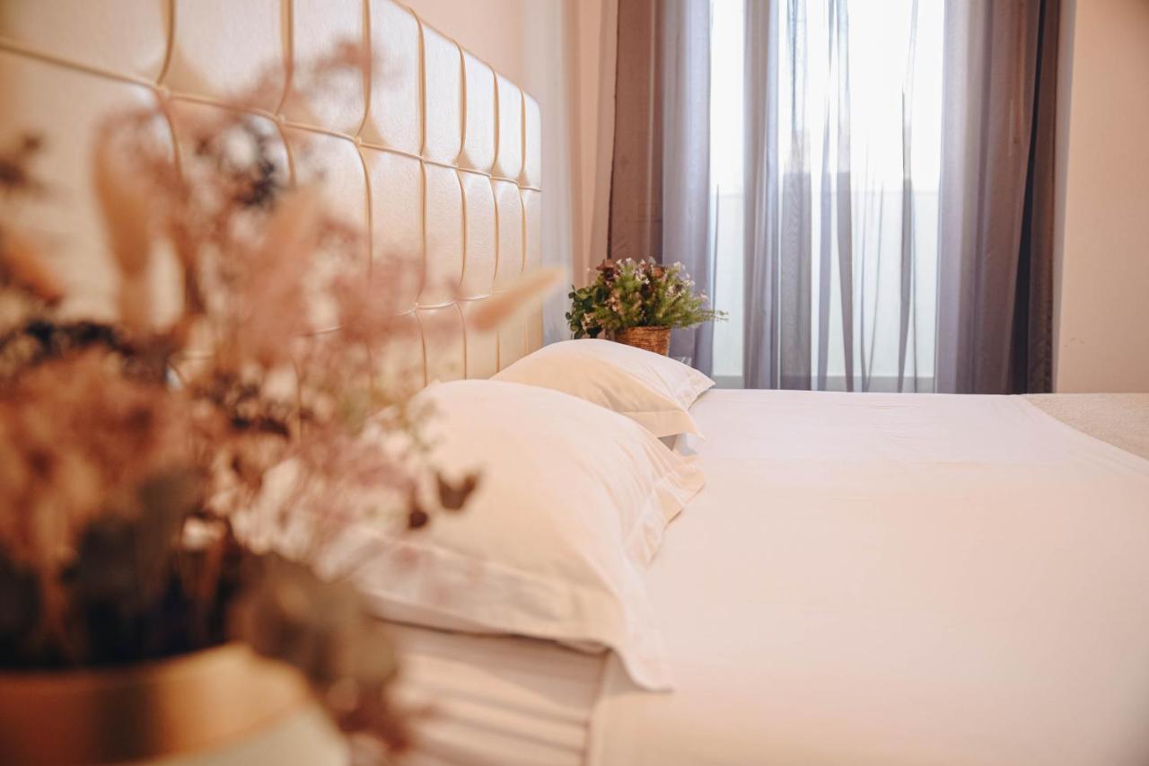 Cozy Rooftop Apartment - Your Home, Away From Home! Tirana Kültér fotó