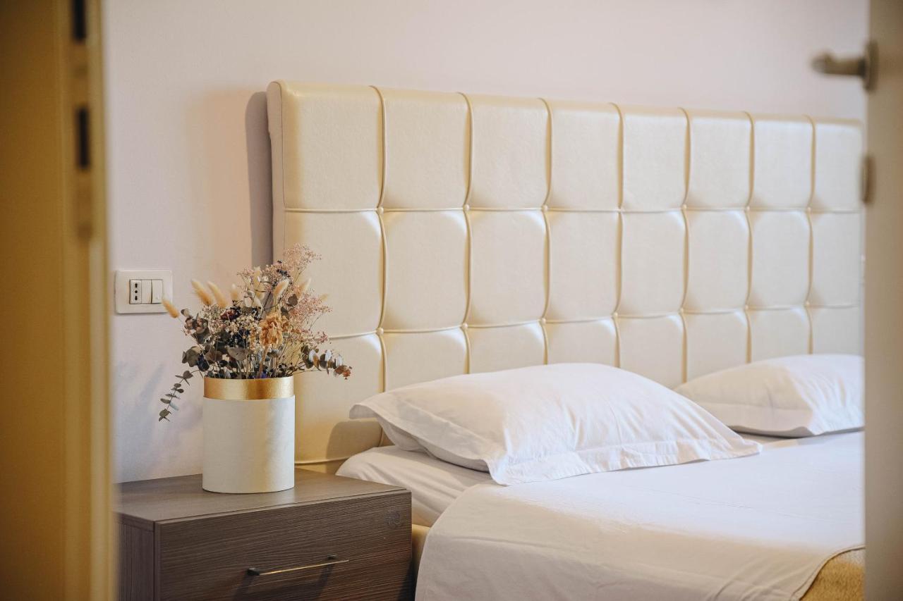 Cozy Rooftop Apartment - Your Home, Away From Home! Tirana Kültér fotó