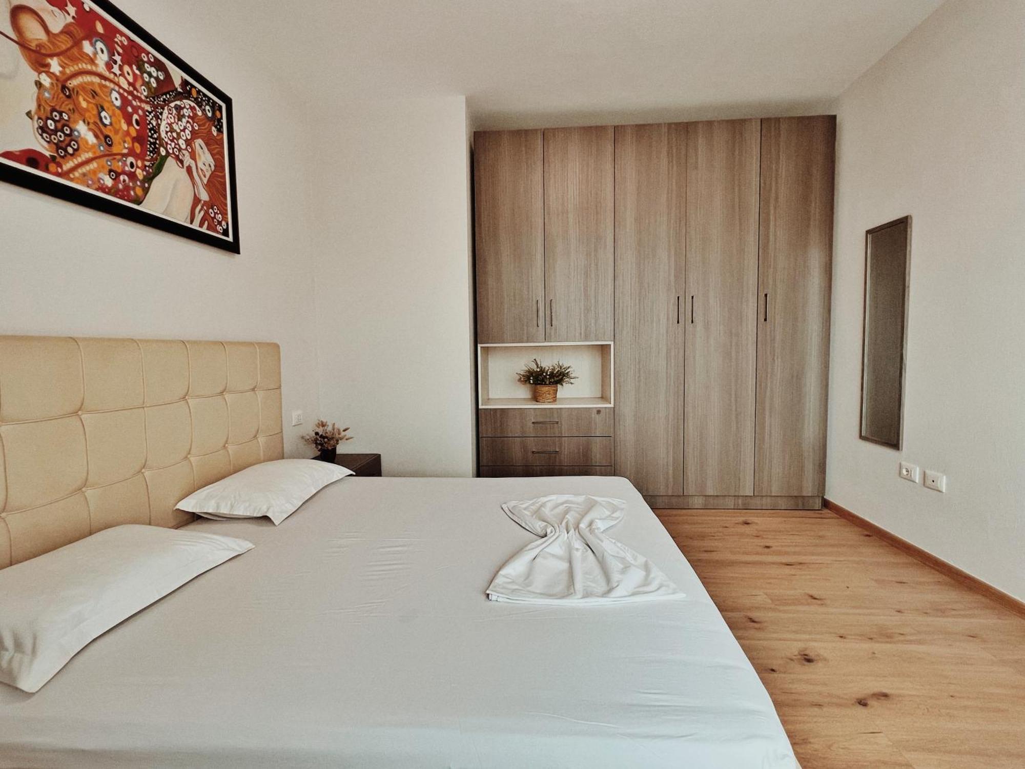 Cozy Rooftop Apartment - Your Home, Away From Home! Tirana Kültér fotó