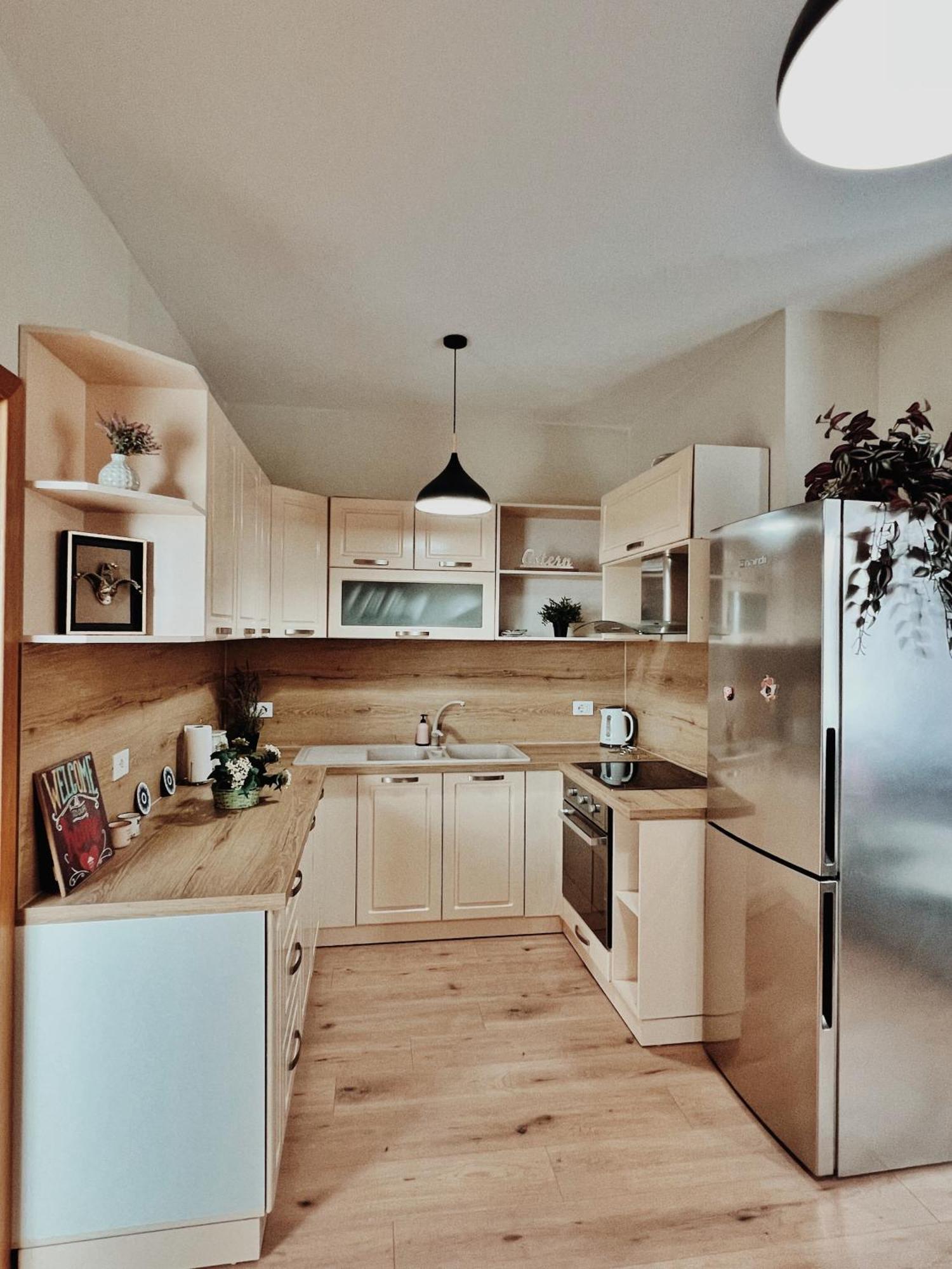 Cozy Rooftop Apartment - Your Home, Away From Home! Tirana Kültér fotó
