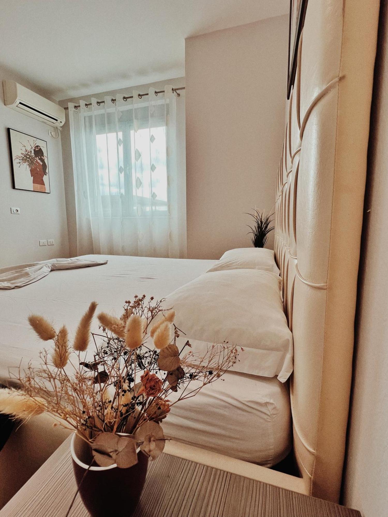 Cozy Rooftop Apartment - Your Home, Away From Home! Tirana Kültér fotó